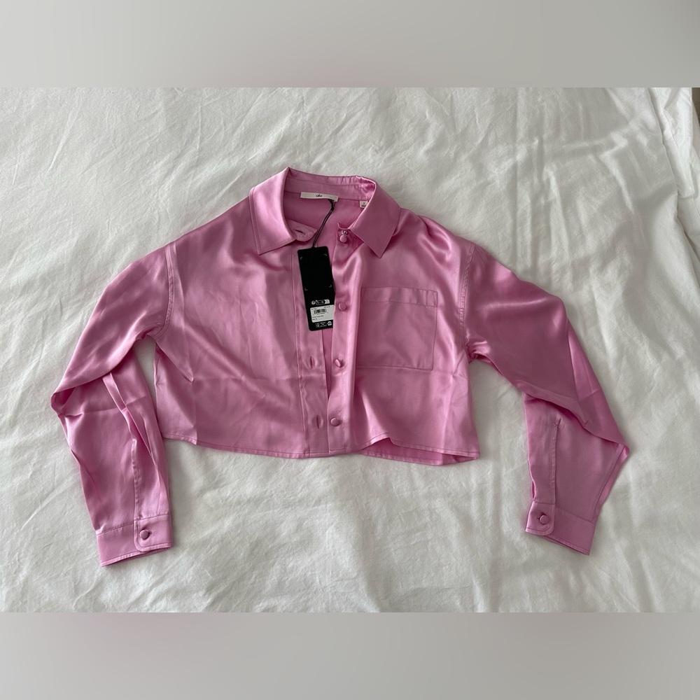 Alo Yoga Silk Luminous Cropped Button Down Long Sleeve Candy Heart Pink Small